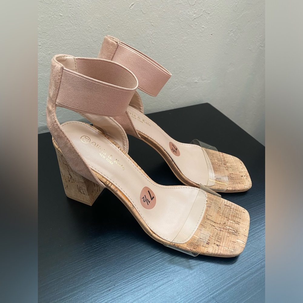 Lulu’s high heels - Picture 2 of 4